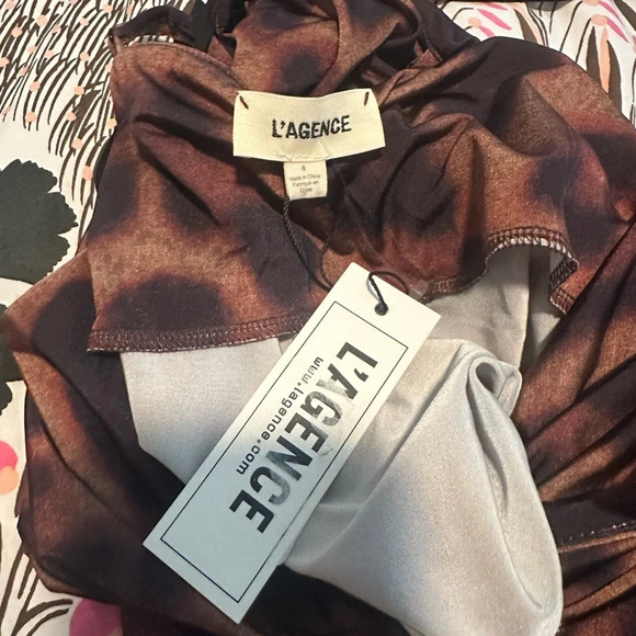 L'AGENCE Dress Tami Draped Leopard Print
Stretch Jersey Midi - Picture 7 of 7